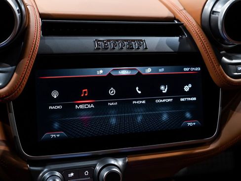 Used 2018 Ferrari GTC4Lusso AWD/4WD image 39