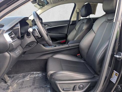 Used 2025 Genesis G70 2.5T image 16