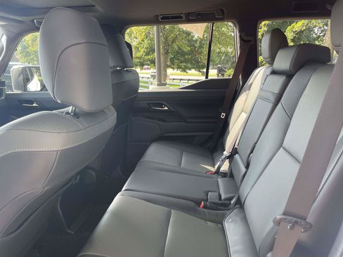 Used 2024 Lexus GX 550 w/ Accessory Package (Z1) AWD/4WD image 13