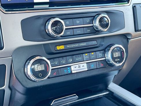 Used 2022 Ford F250 Lariat w/ Chrome Package image 16