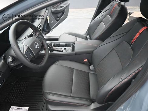 New 2026 Nissan Sentra SR FWD image 9
