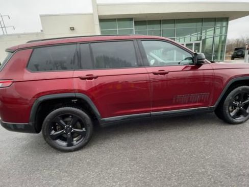 Used 2023 Jeep Grand Cherokee L Limited w/ Luxury Tech Group II image 10