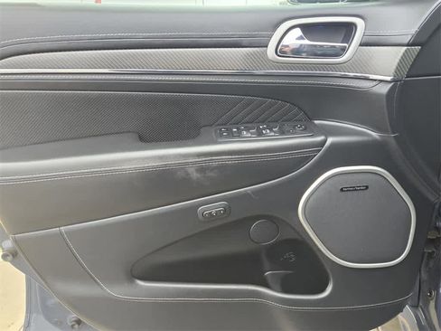 Used 2018 Jeep Grand Cherokee SRT image 16