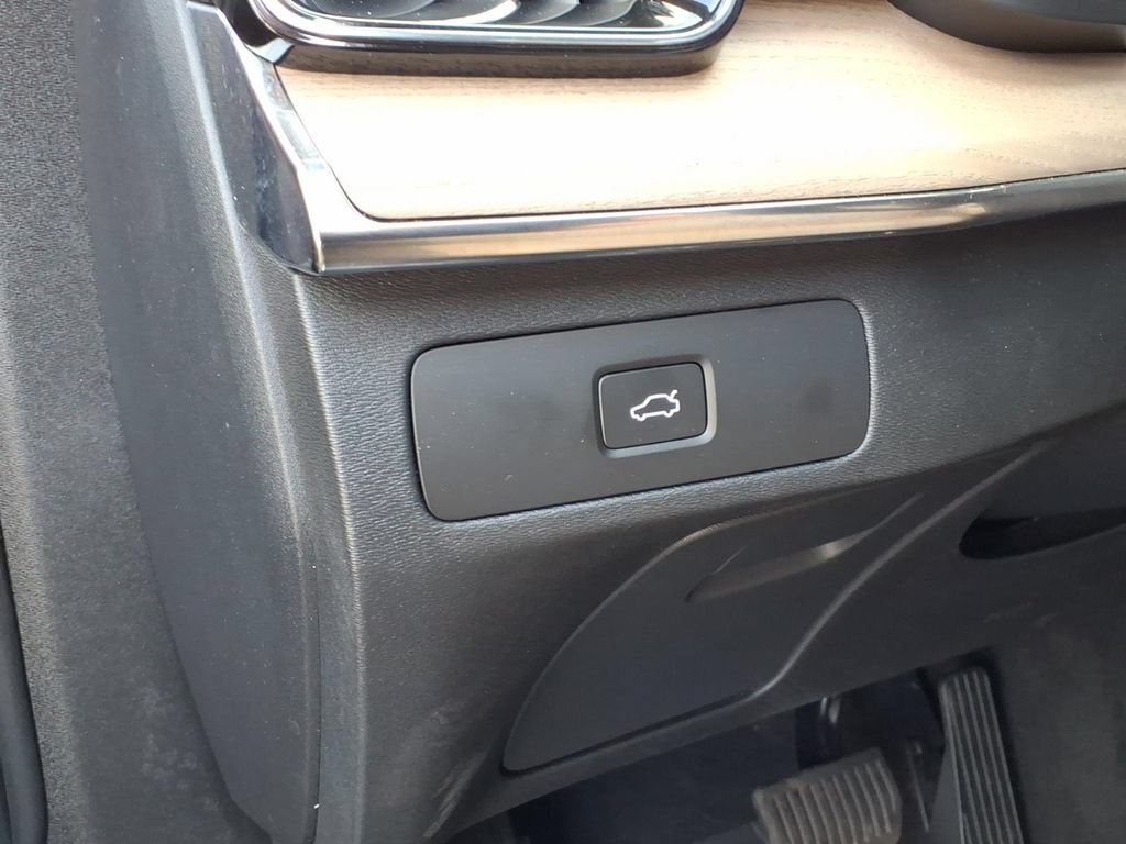 Certified 2026 Volvo XC90 B6 Plus AWD/4WD image 12