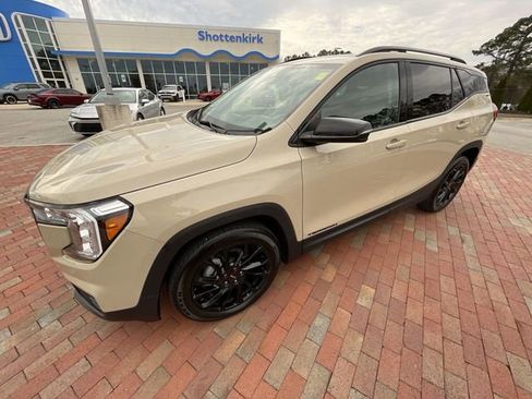 Used 2023 GMC Terrain SLT w/ Infotainment Package II image 27