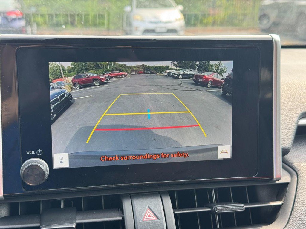 Used 2025 Toyota RAV4 XLE FWD image 30