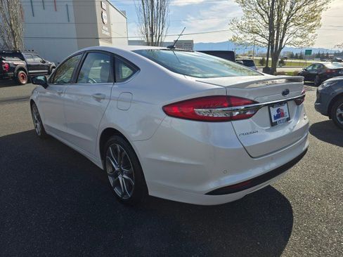Used 2017 Ford Fusion SE w/ Equipment Group 201A FWD image 5
