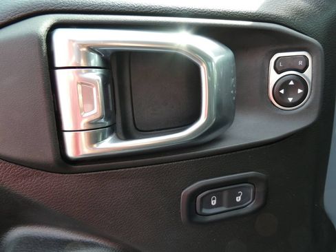 Used 2025 Jeep Wrangler Unlimited Sport AWD/4WD image 23