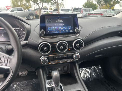 Used 2025 Nissan Sentra SV image 17