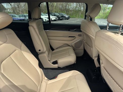 Used 2022 Jeep Grand Cherokee L Limited w/ MOPAR Finishing Package AWD/4WD image 10