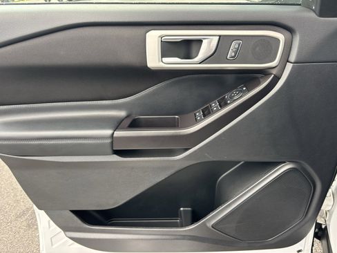 Used 2020 Ford Explorer XLT image 12
