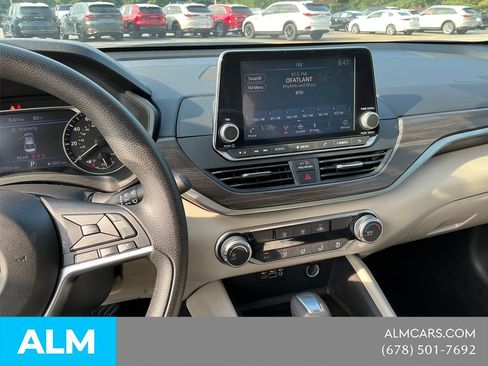 Used 2025 Nissan Altima 2.5 SV FWD image 13