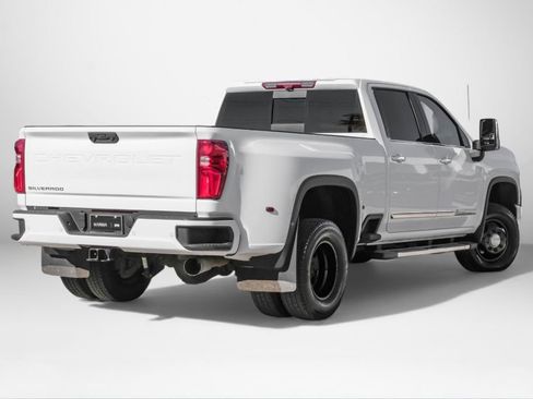 Used 2024 Chevrolet Silverado 3500 High Country w/ High Country Premium Package image 6