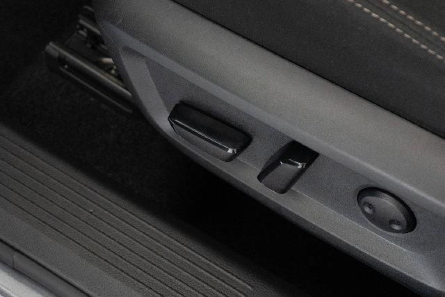 Used 2025 Nissan Rogue SV FWD image 5