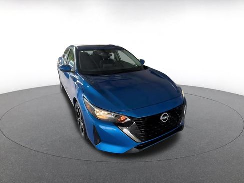 Used 2025 Nissan Sentra SV FWD image 3