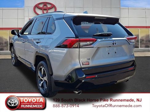 Used 2022 Toyota RAV4 SE w/ Weather & Moonroof Package AWD/4WD image 4