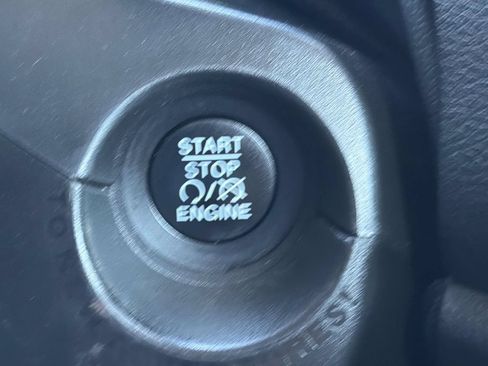 Used 2019 Jeep Renegade Trailhawk AWD/4WD image 20