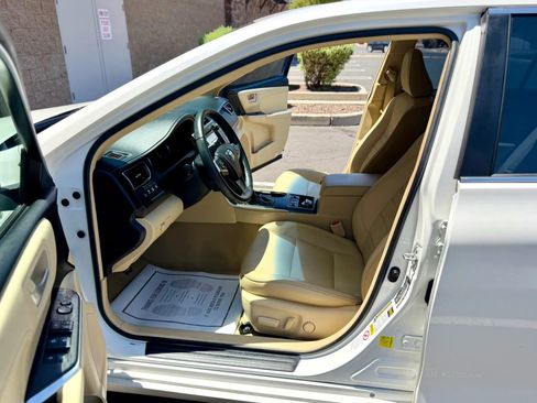 Used 2017 Toyota Camry XLE w/ Moonroof Package FWD image 10