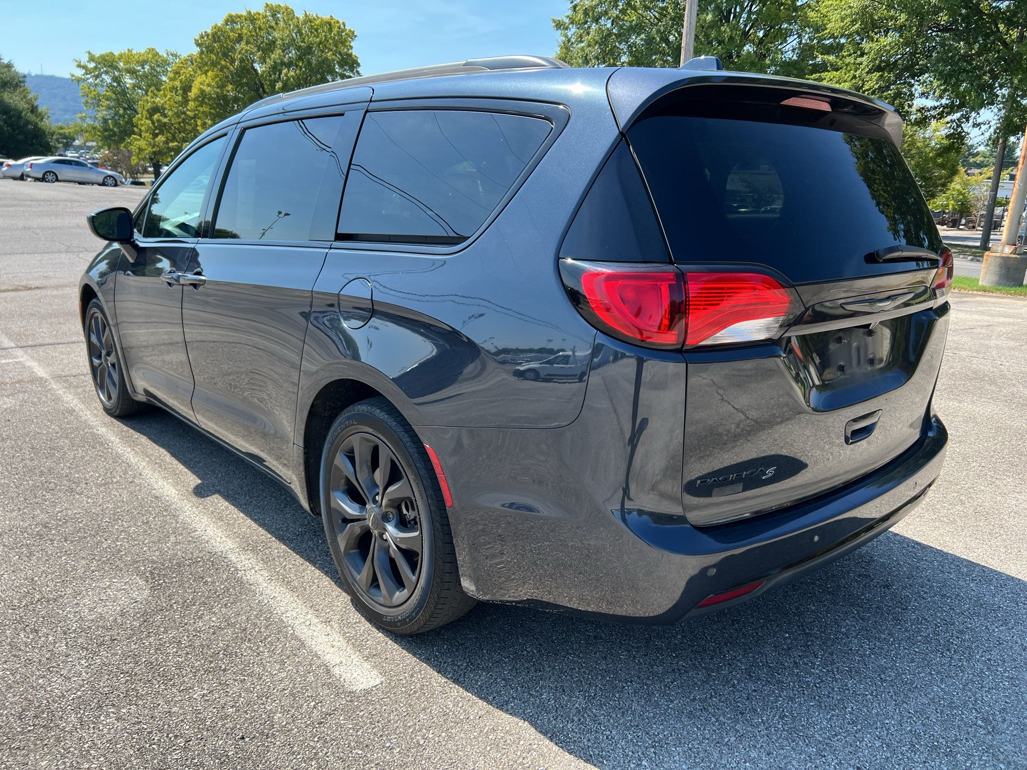 Used 2019 Chrysler Pacifica Touring Plus w/ S Appearance Package FWD image 5