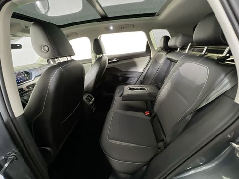 Used 2022 Volkswagen Taos SE image 22