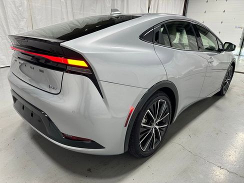 Used 2025 Toyota Prius XLE image 6