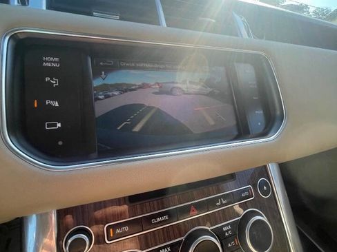 Used 2014 Land Rover Range Rover Sport HSE image 26