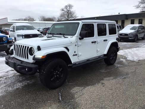Used 2019 Jeep Wrangler Unlimited Sahara w/ Quick Order Package 24M Moab image 9