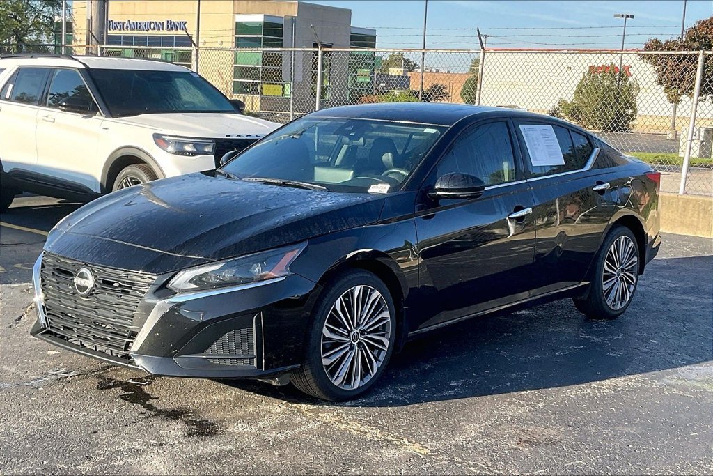Used 2024 Nissan Altima 2.5 SL AWD/4WD image 11