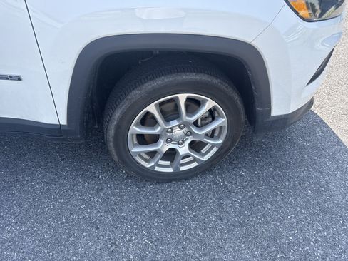 Certified 2024 Jeep Compass Latitude AWD/4WD image 5