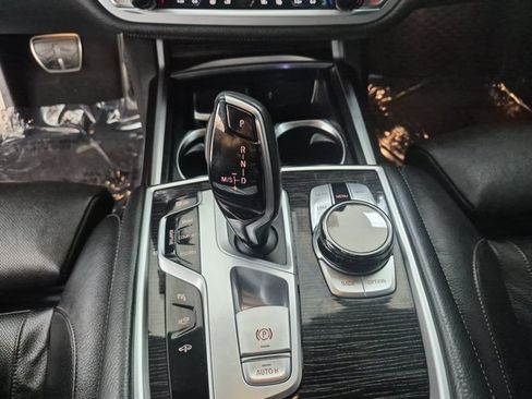 Used 2019 BMW 740i w/ Executive Package RWD image 10