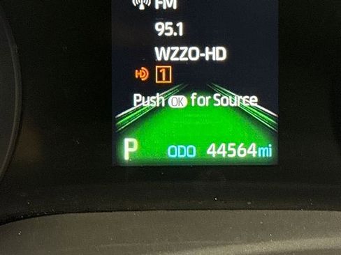 Used 2022 Toyota Sienna XLE FWD image 25