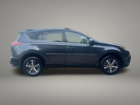 Used 2018 Toyota RAV4 XLE AWD/4WD image 6