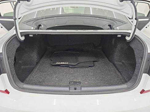 Used 2019 Volkswagen Passat 2.0T Wolfsburg w/ Wheels & Sunroof Package image 14