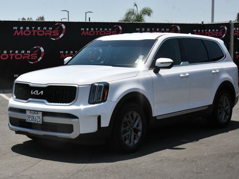 Used 2025 Kia Telluride LX FWD image 3