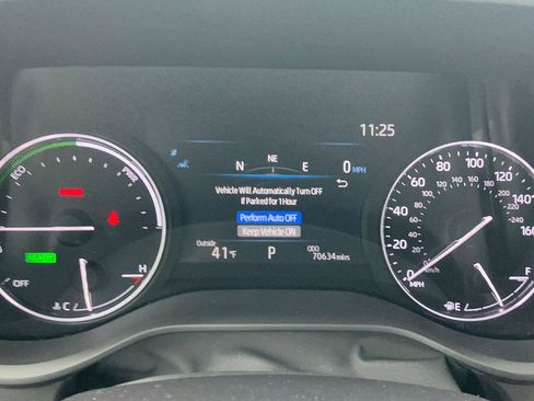 Used 2021 Toyota Sienna Limited image 19