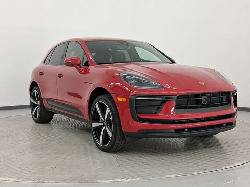 Used 2026 Porsche Macan AWD/4WD image 9
