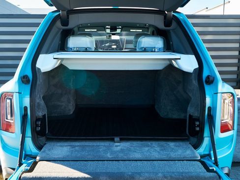 Used 2022 Rolls-Royce Cullinan Black Badge w/ Dark Exterior Package image 12