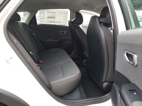 New 2025 Kia K4 LXS image 24