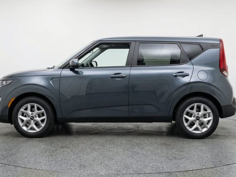 Used 2025 Kia Soul LX w/ LX Technology Package FWD image 5
