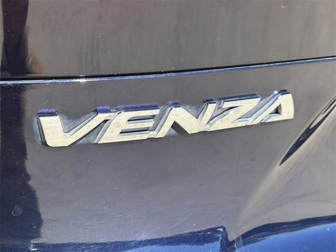 Used 2022 Toyota Venza Limited image 10