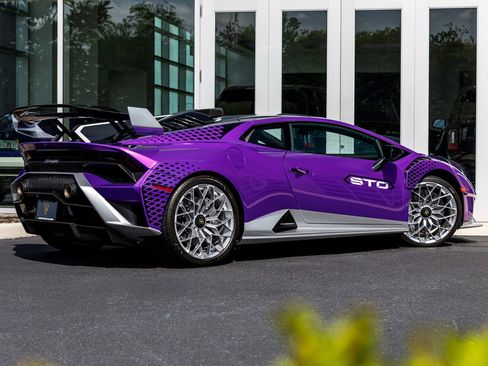 Used 2023 Lamborghini Huracan STO image 19