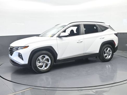 Used 2024 Hyundai Tucson SEL FWD image 2