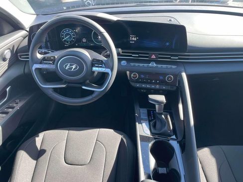 Used 2023 Hyundai Elantra SEL w/ Convenience Package image 13