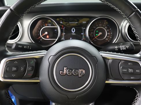 Used 2022 Jeep Gladiator Overland AWD/4WD image 13