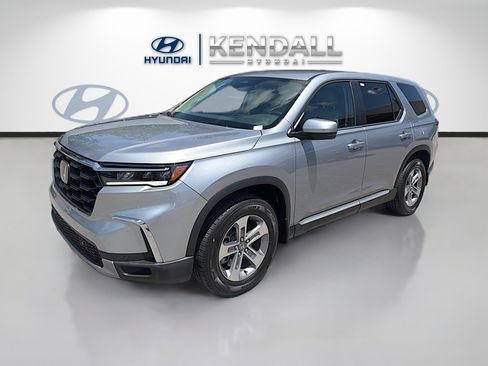 Used 2025 Honda Pilot EX-L image 3