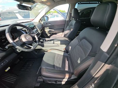 Used 2025 Nissan Pathfinder Platinum w/ Cargo Package FWD image 5