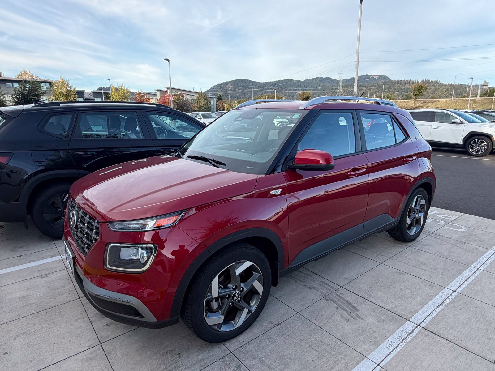 Used 2023 Hyundai Venue SEL FWD image 1