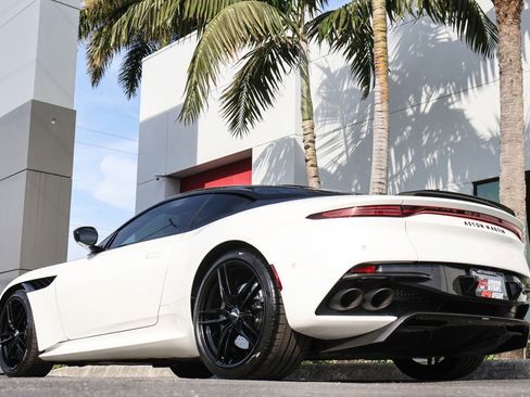 Used 2019 Aston Martin DBS Superleggera image 24