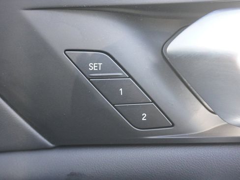 Used 2023 BMW X7 xDrive40i w/ Premium Package image 63