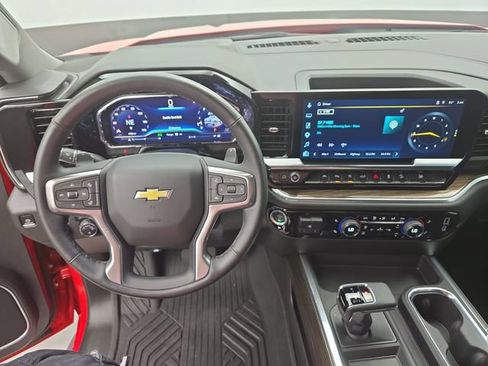 Used 2025 Chevrolet Silverado 1500 LT AWD/4WD image 11